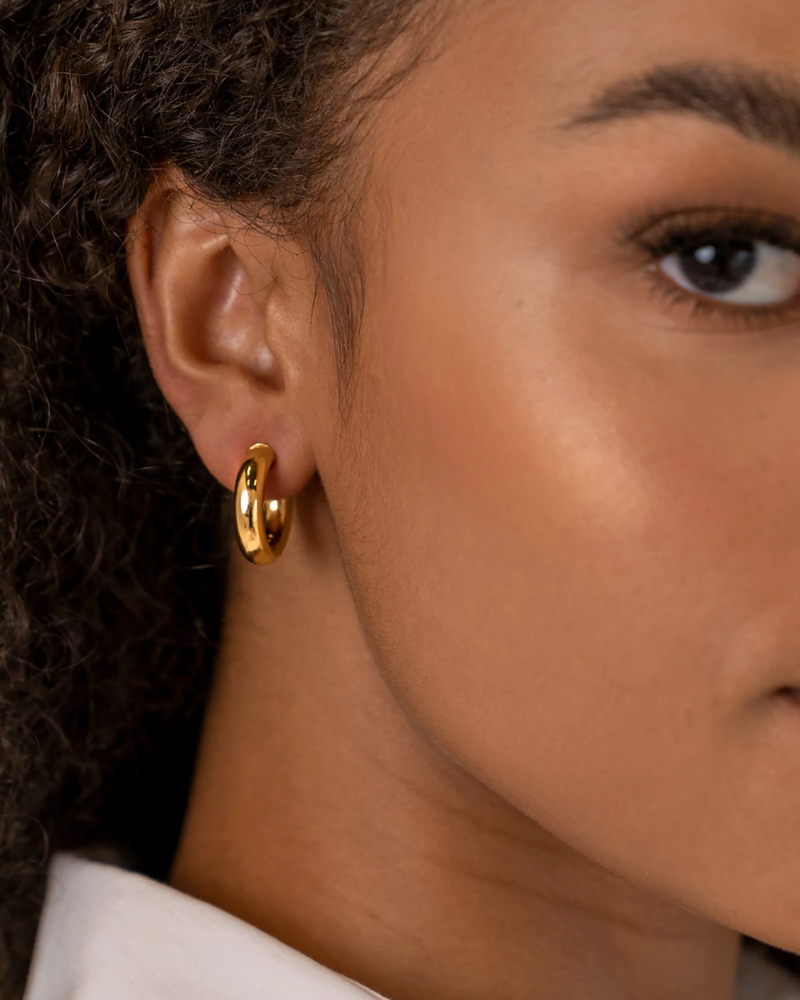 Woman wearing Round Solid Hoops for everyday style
